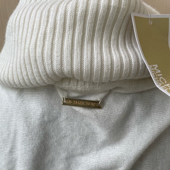 Michael Kors • Turtleneck White Dolman Sleeve Sweater - Picture 10 of 10